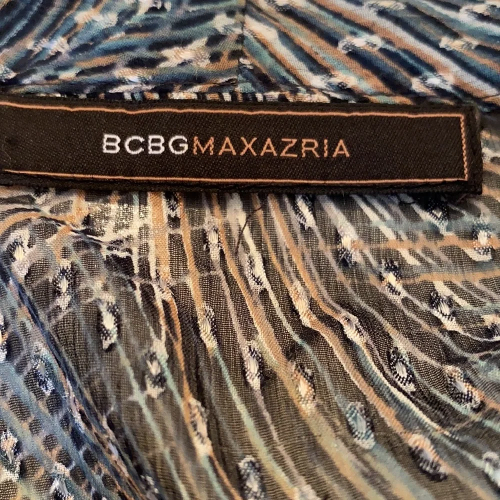 BCBG MAXAZRIA Feather Print Silk Blouse w/Ribbon - Picture 6 of 8